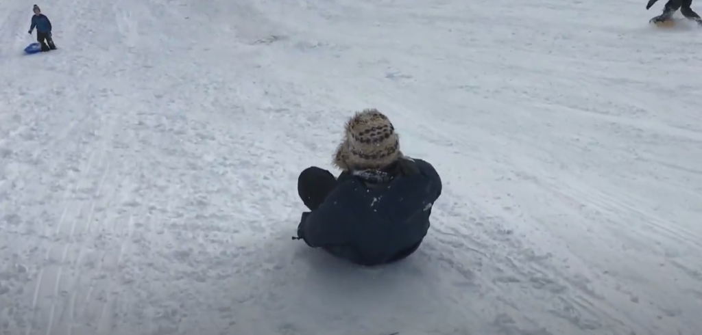 How Do You Use a Toboggan Sled?