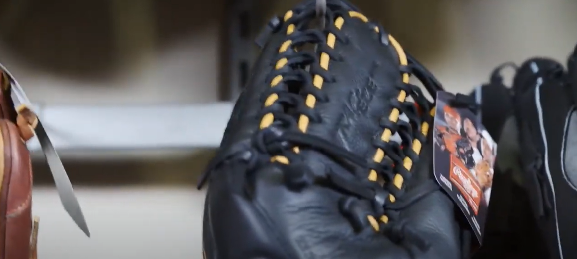 Softball vs. Baseball Glove What’s the Difference? SportProfy