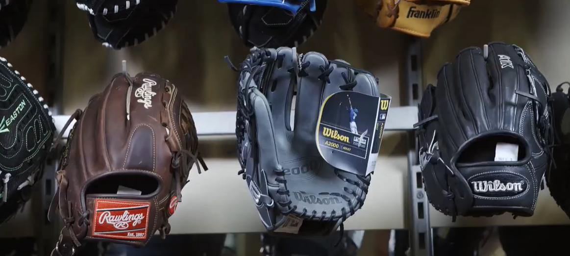 Softball vs. Baseball Glove What’s the Difference? SportProfy