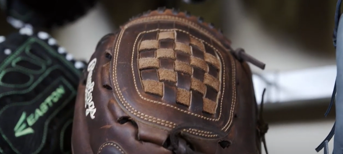 Softball vs. Baseball Glove What’s the Difference? SportProfy