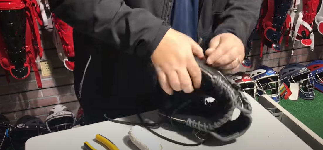 How to Relace a Baseball Glove? SportProfy