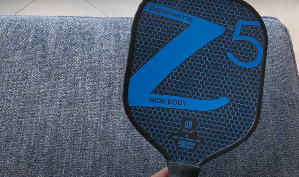 How Does a Graphite Paddle and Composite Paddle Play?